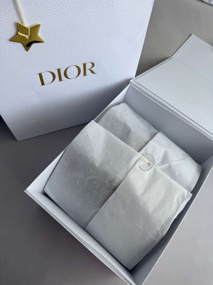 Christian Dior klobuk