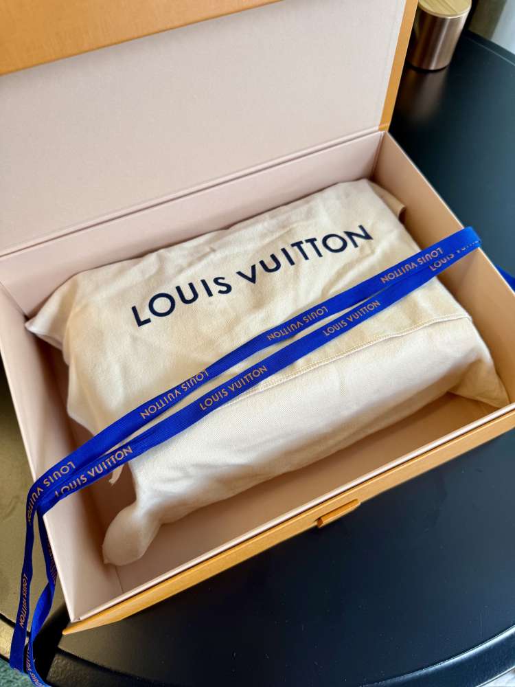 Louis Vuitton OnTheGo PM Baby pink