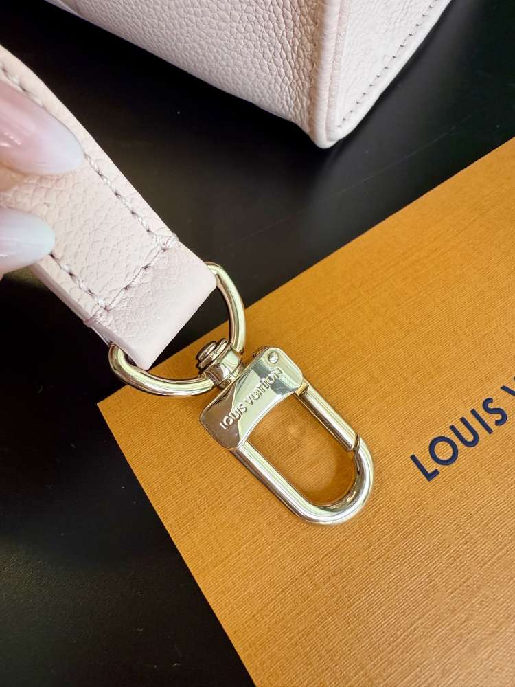 Louis Vuitton OnTheGo PM Baby pink