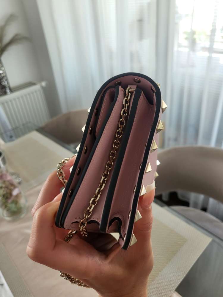 Kabelka s rockstudmi od Valentino Garavani