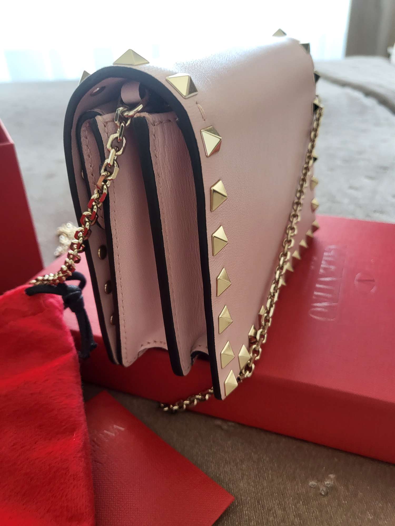 Kabelka s rockstudmi od Valentino Garavani