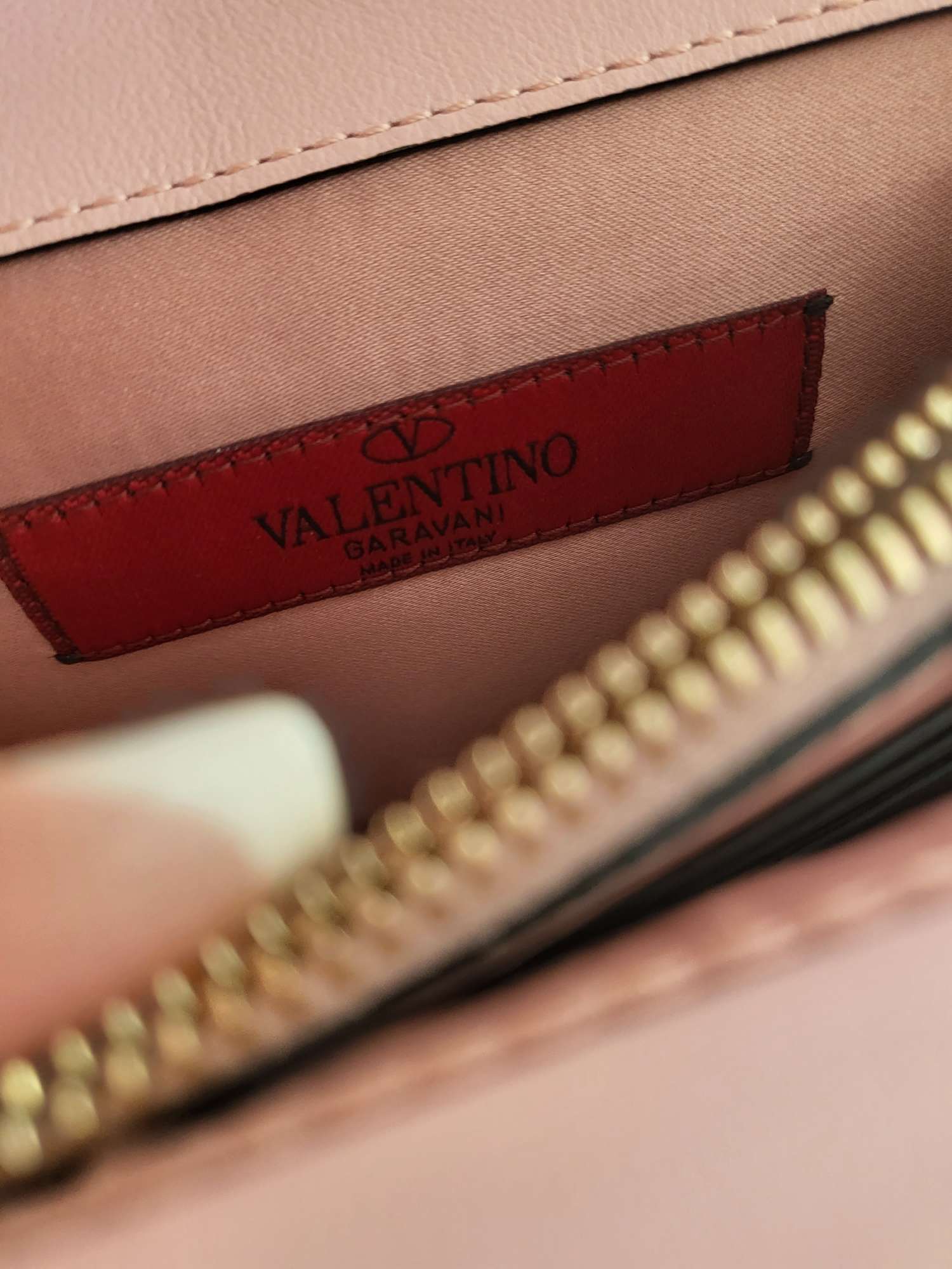 Kabelka s rockstudmi od Valentino Garavani