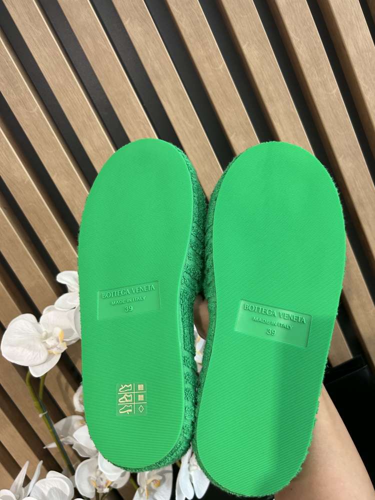 Bottega Veneta šľapky