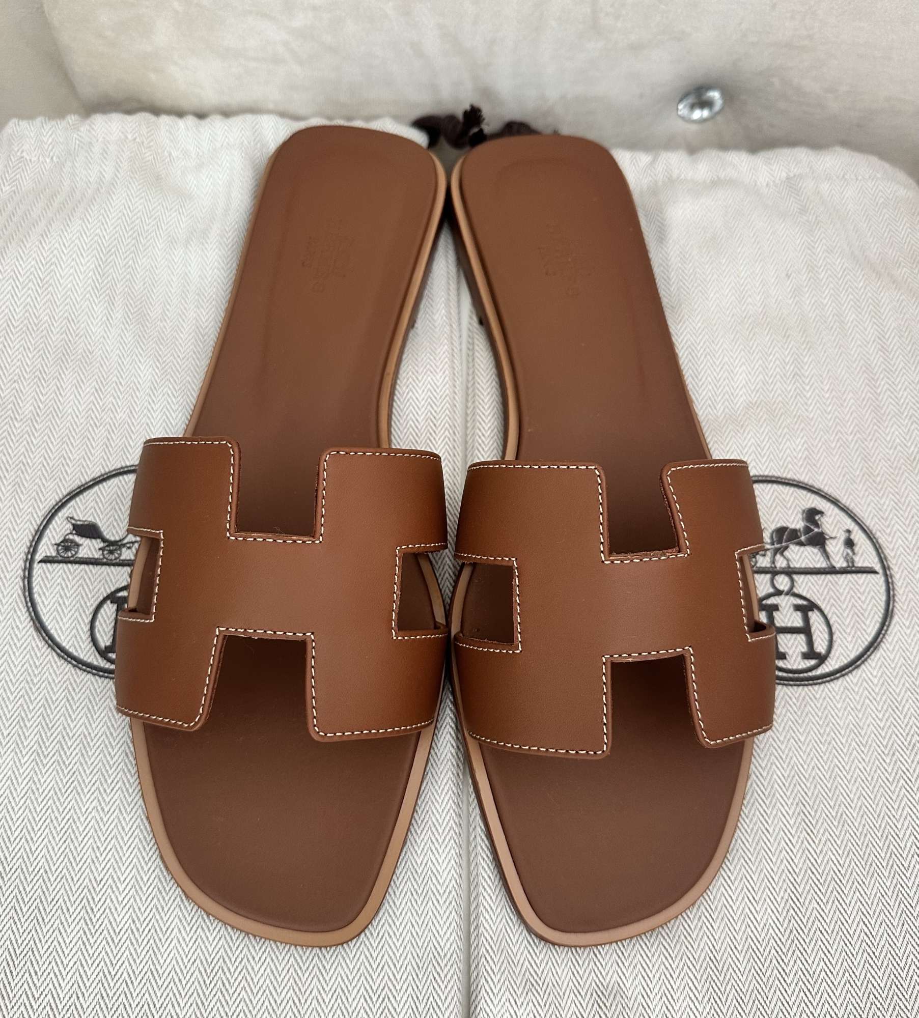 Nové papuče HERMES model Oran farba zlatá 41,5