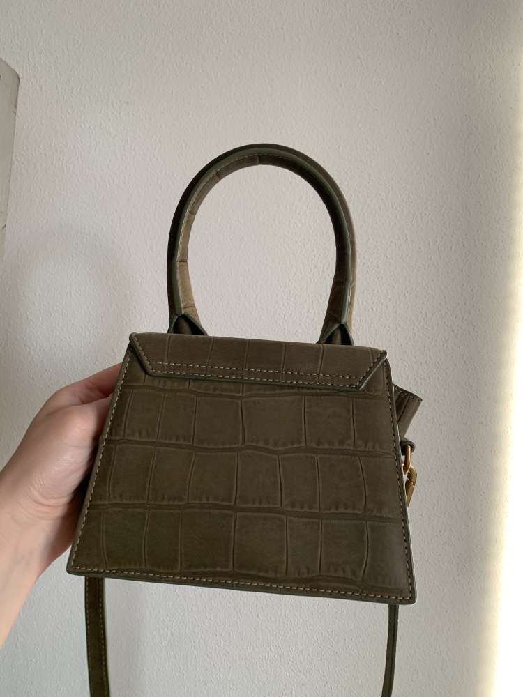 Jacquemus Le Chiquito Moyen