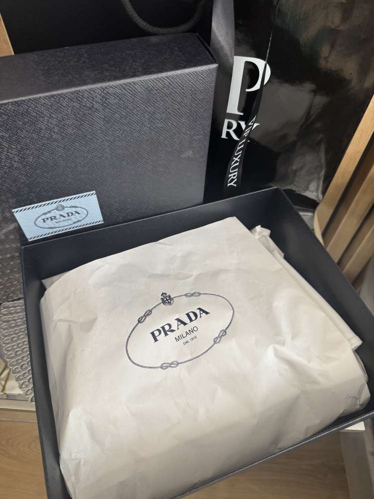 Prada tielko