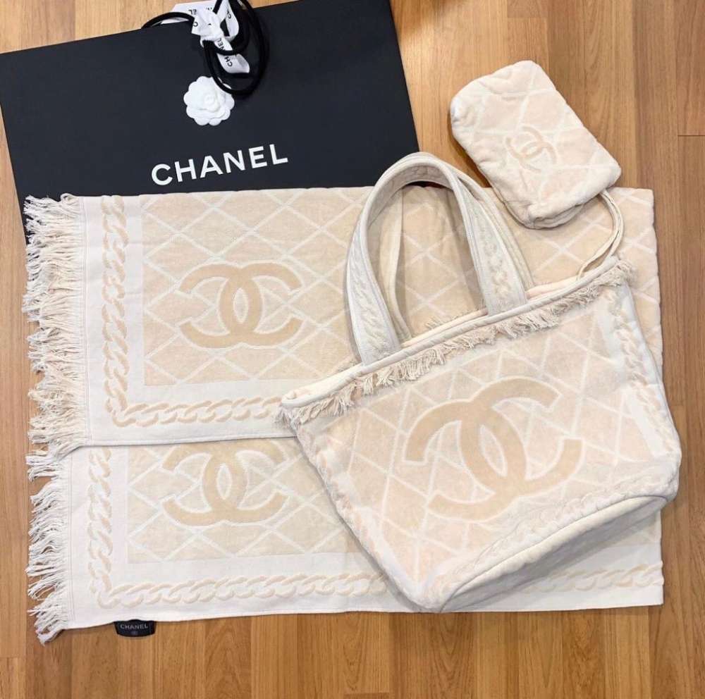 CHANEL PLÁŽOVÁ OSUŠKA