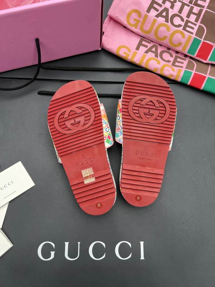 Gucci x The North Face šlapky