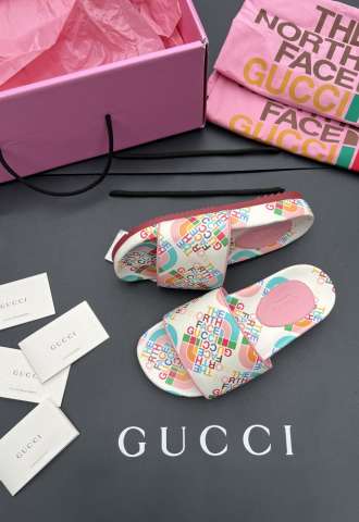 https://vipluxury.sk/Gucci x The North Face šlapky