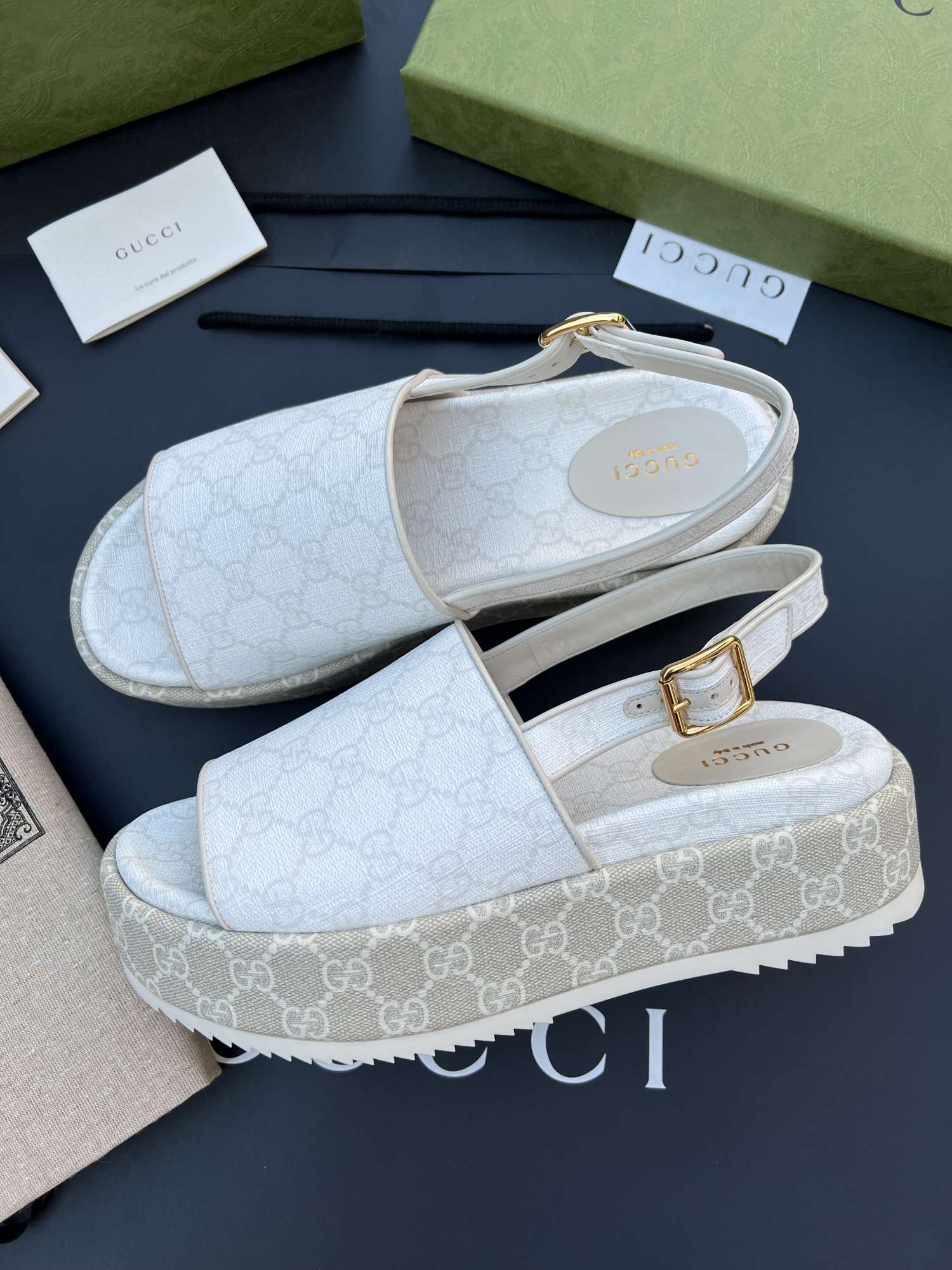 Gucci supreme sandale