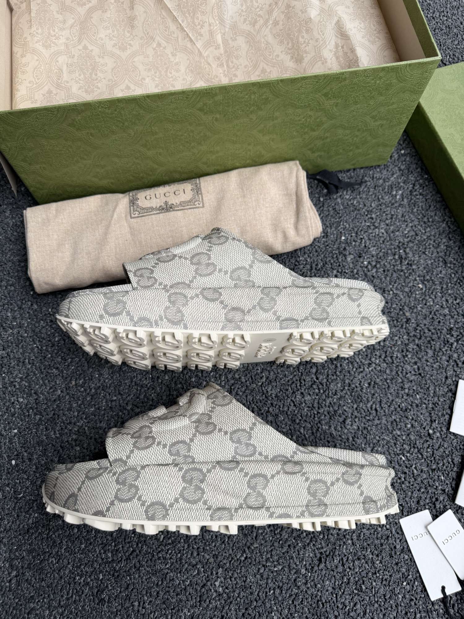 Gucci supreme panské šlapky