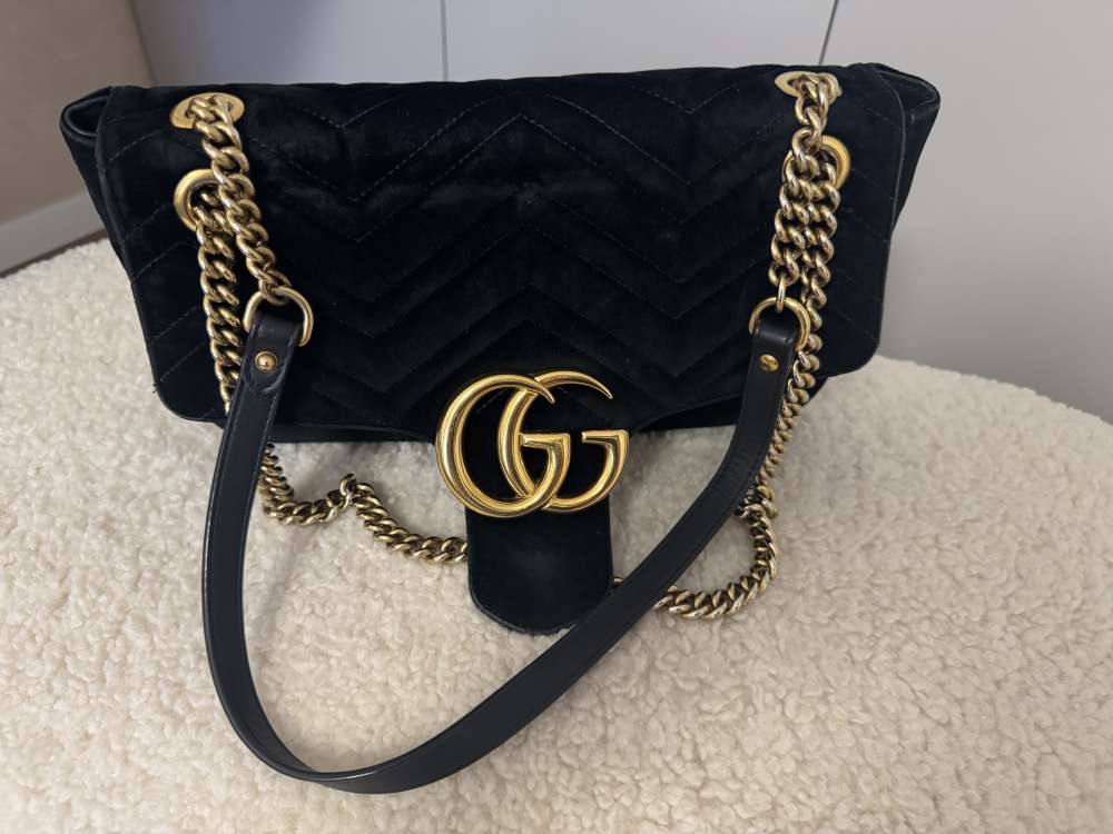 Zamatová kabelka Gucci Marmont