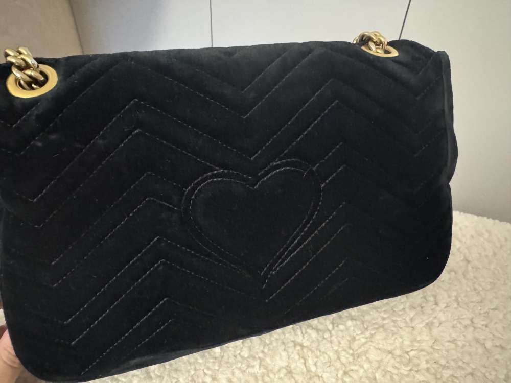 Zamatová kabelka Gucci Marmont