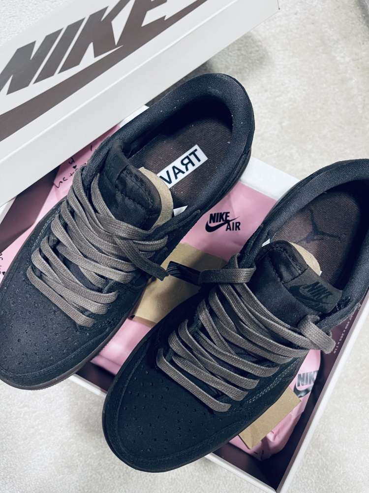 Jordan 1 Retro Low OG SP Travis Scott Velvet Brown