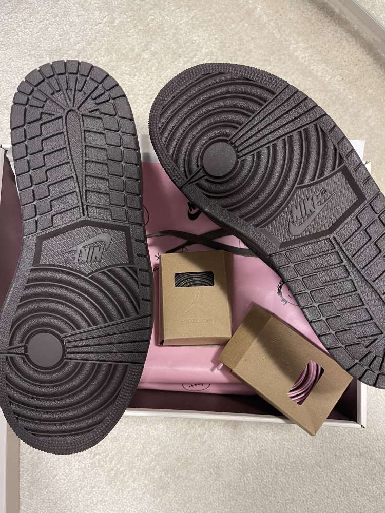 Jordan 1 Retro Low OG SP Travis Scott Velvet Brown