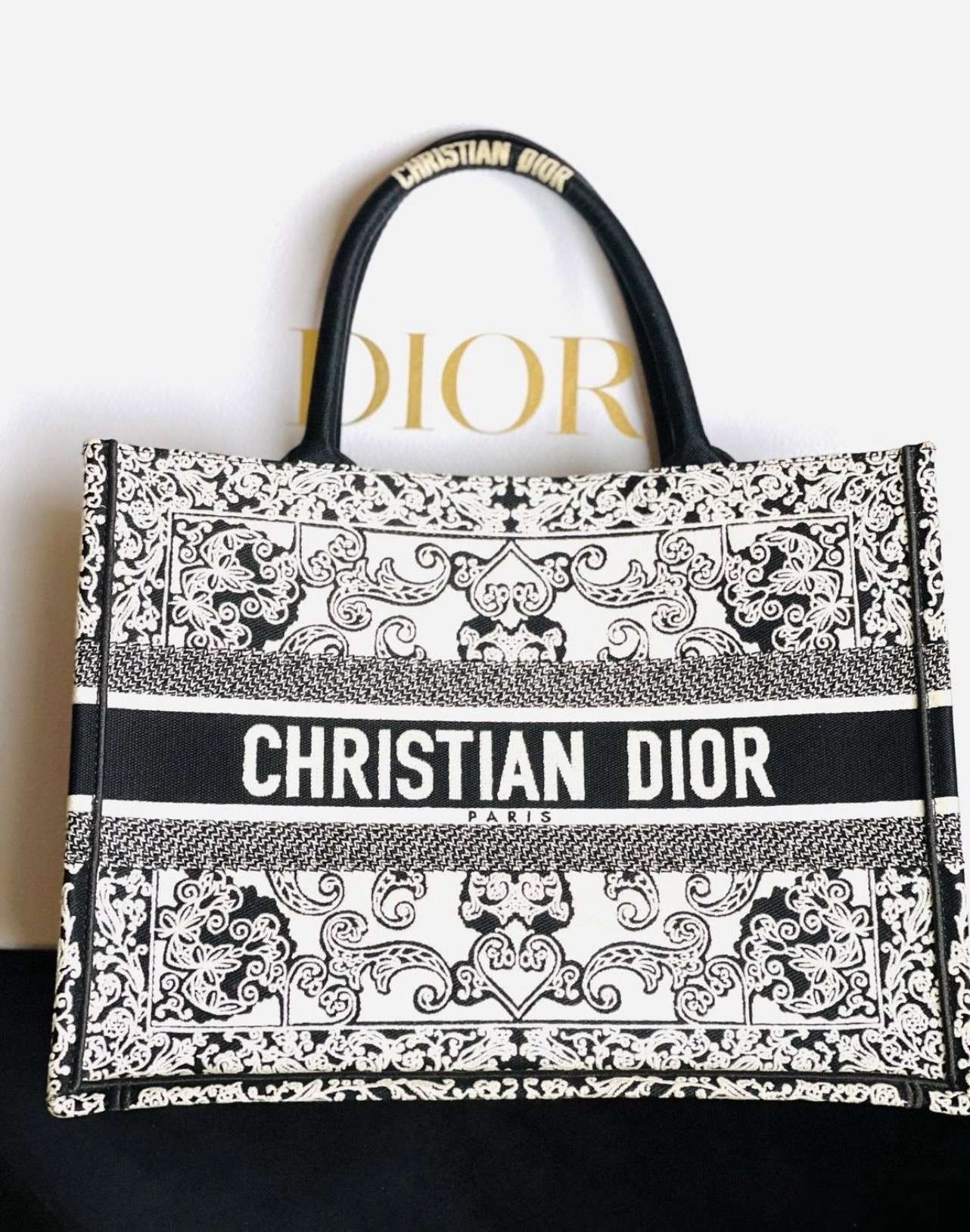Dior tote medium