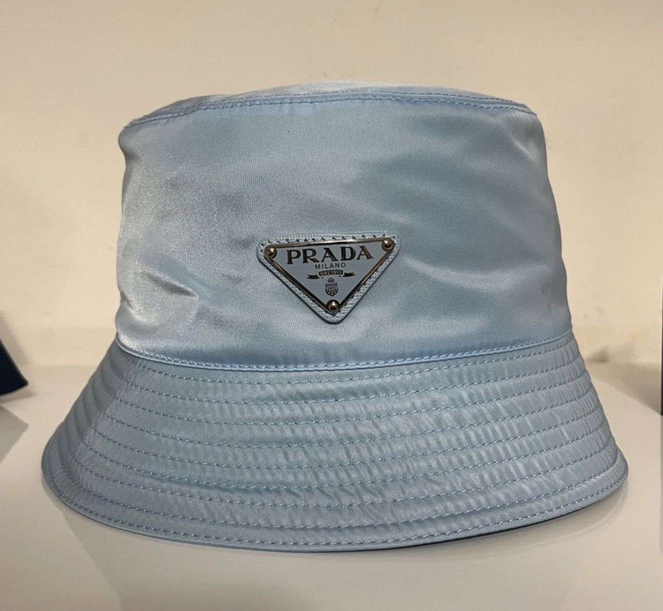Prada klobuk