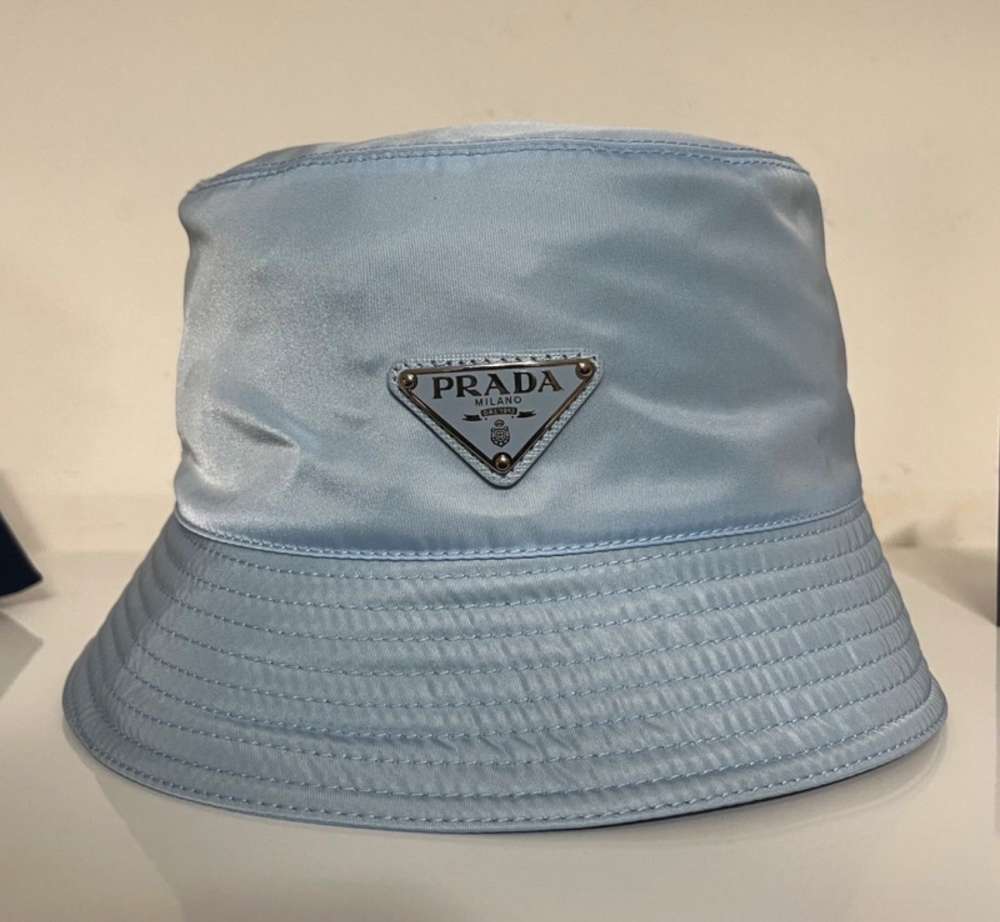 Prada klobuk