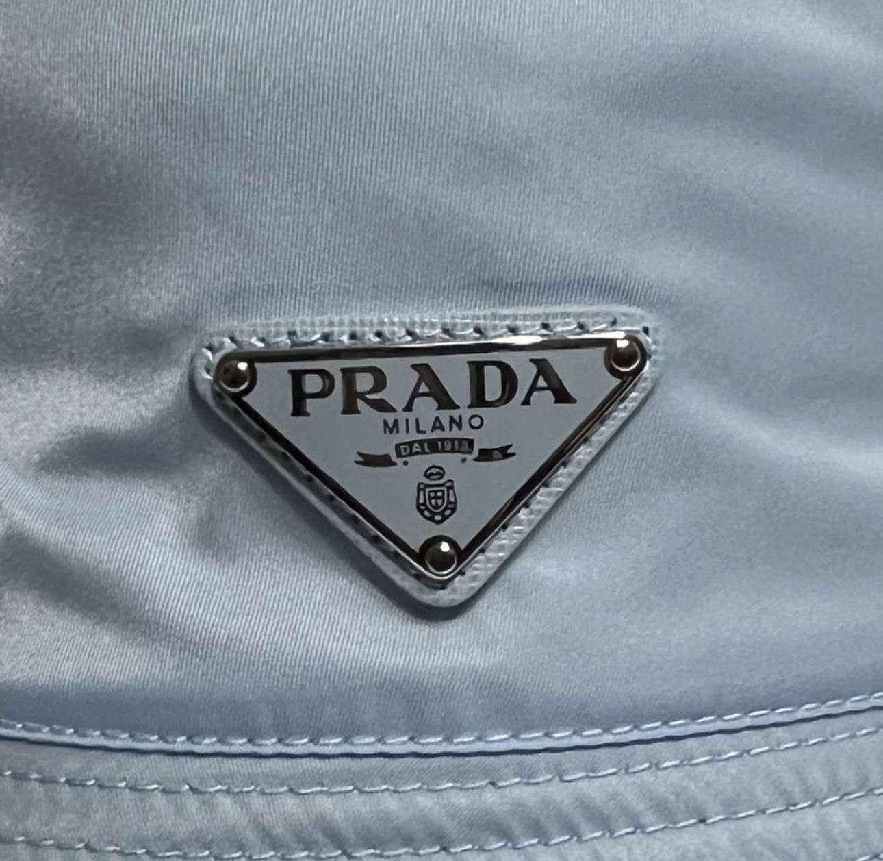 Prada klobuk