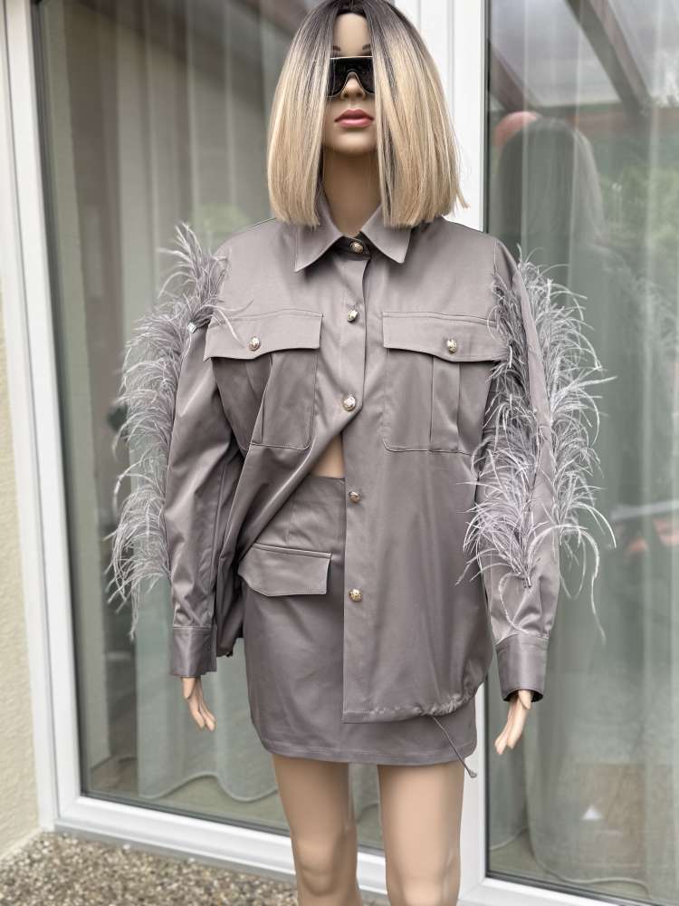 Bunda s perím a sukňou