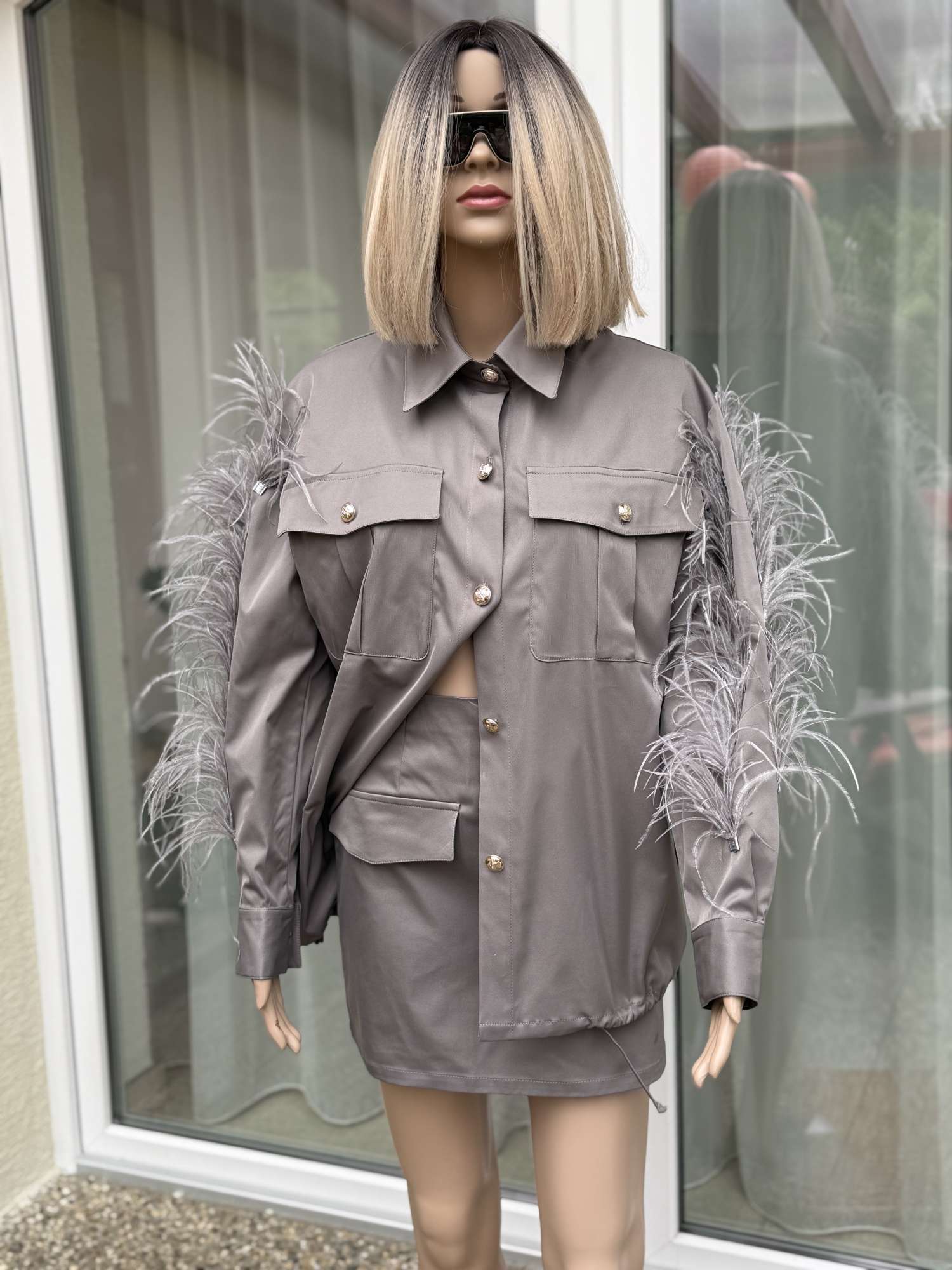 Bunda s perím a sukňou