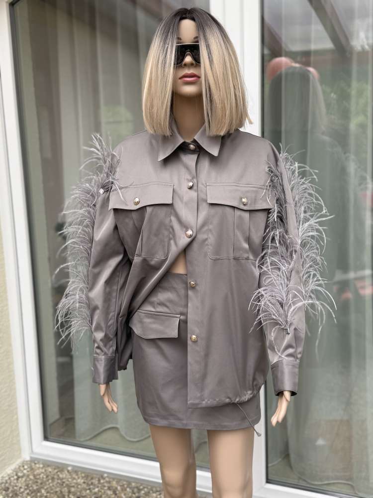 Bunda s perím a sukňou