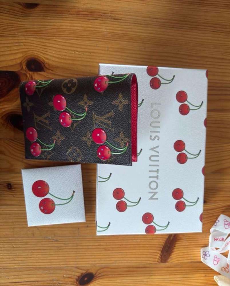 Louis Vuitton Murakami obal na pas