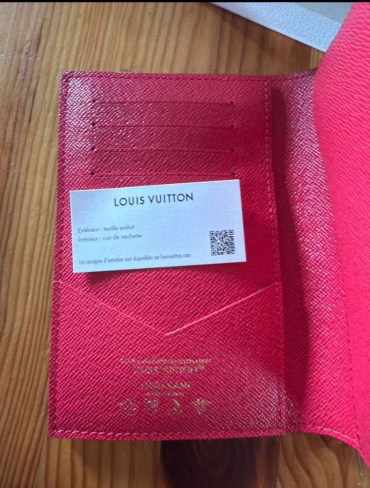 Louis Vuitton Murakami obal na pas