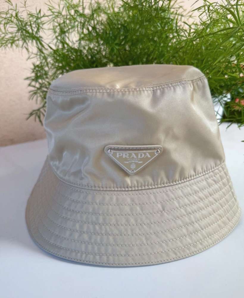 Prada klobuk
