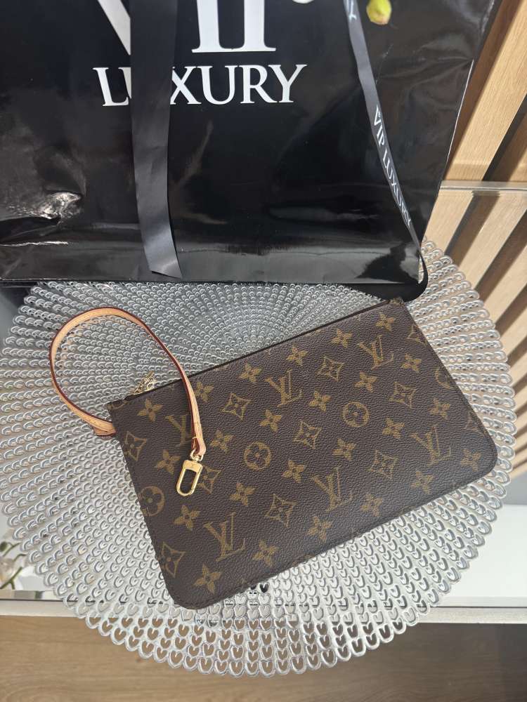 Louis Vuitton pochetta clutch