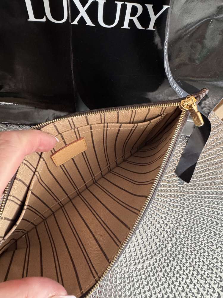 Louis Vuitton pochetta clutch