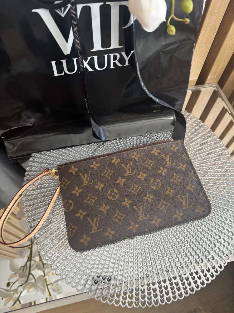 Louis Vuitton pochetta clutch