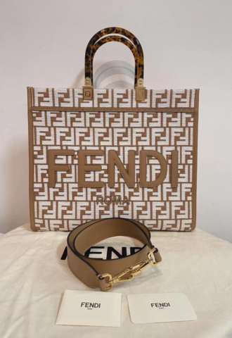 https://vipluxury.sk/Fendi tote bag