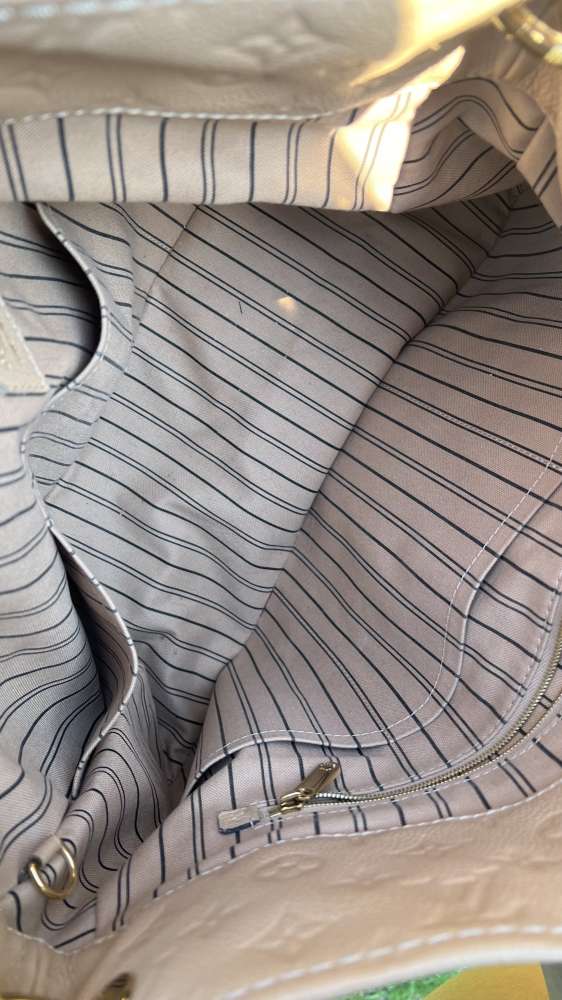 Louis Vuitton Artsy MM kabelka