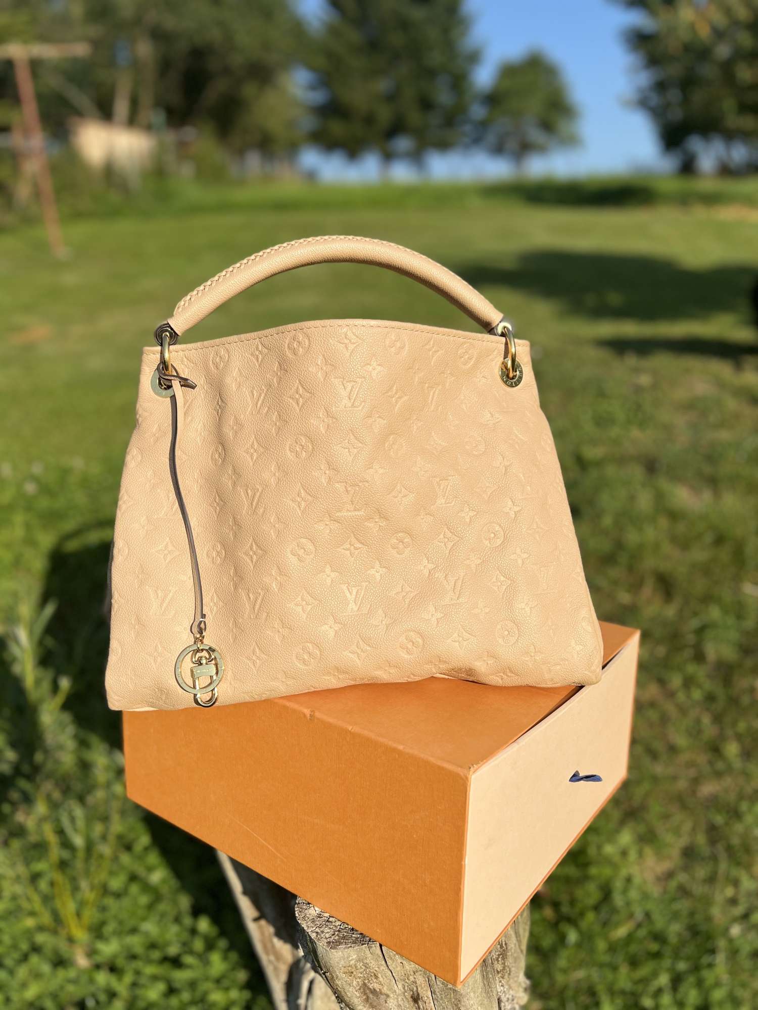 Louis Vuitton Artsy MM kabelka