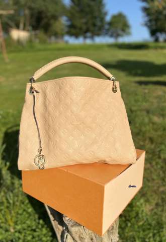 https://vipluxury.sk/Louis Vuitton Artsy MM kabelka