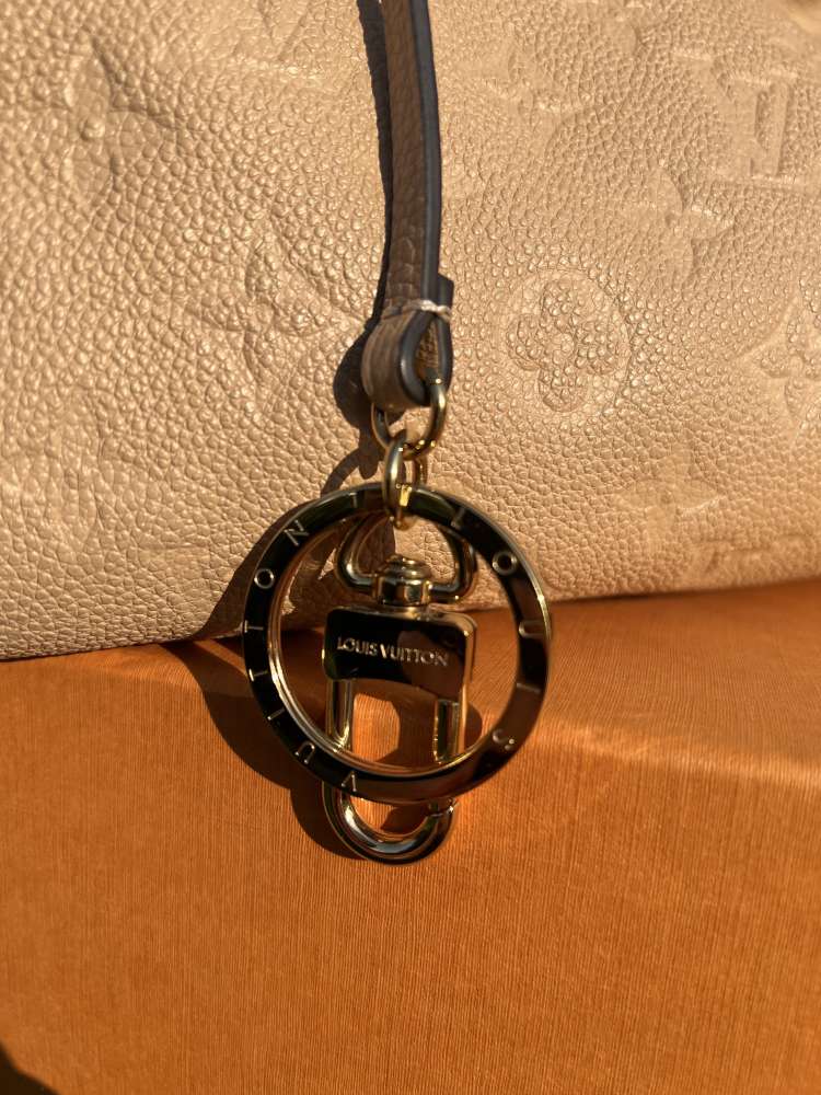 Louis Vuitton Artsy MM kabelka