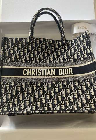 https://vipluxury.sk/Dior Booktote Large