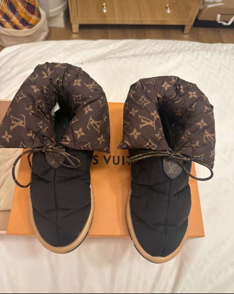 Louis Vuitton snehule