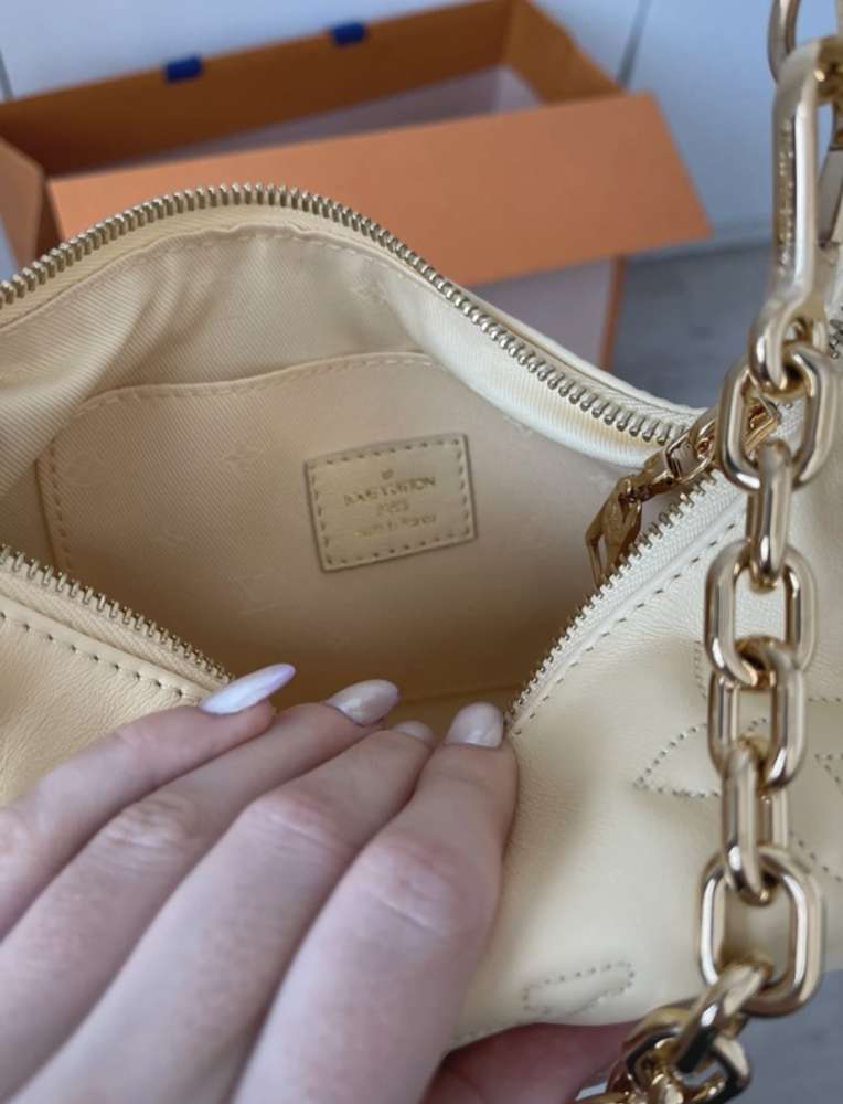 Louis Vuitton over the moon kabelka