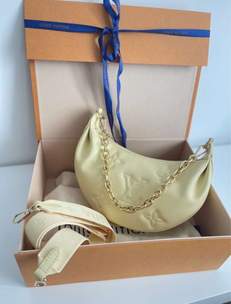 Louis Vuitton over the moon kabelka