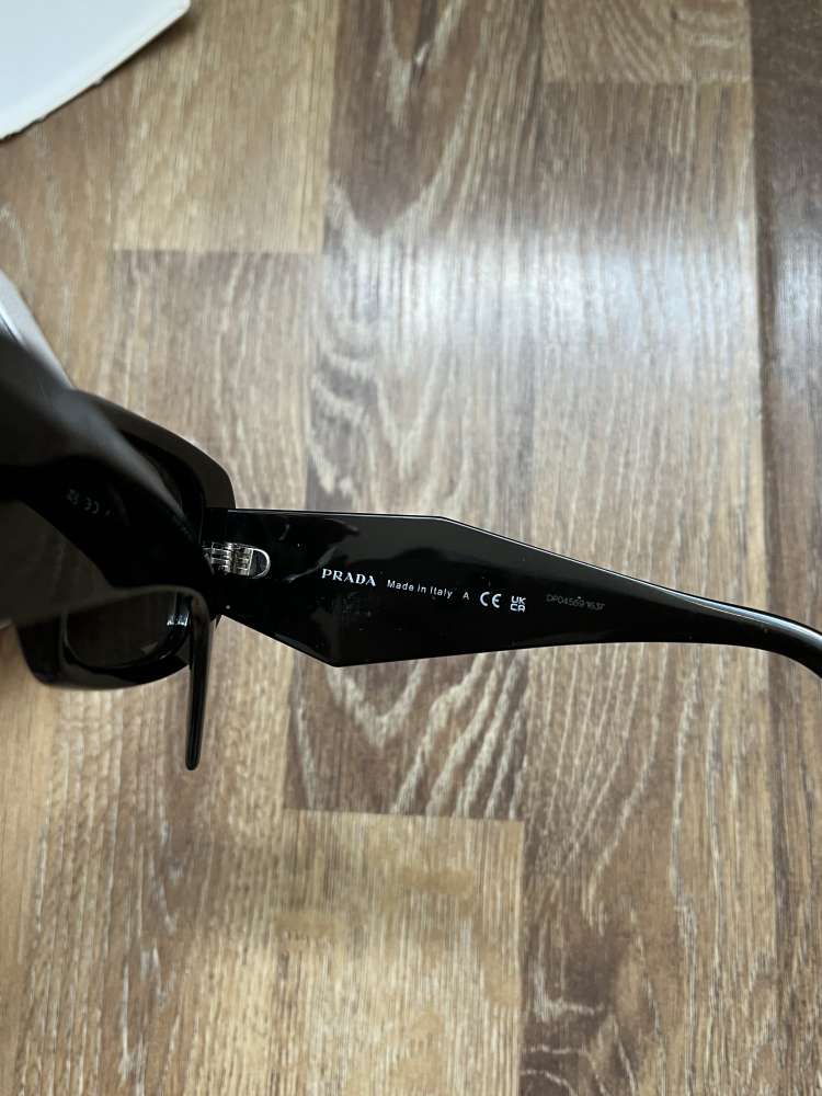 Prada slnečne okuliare