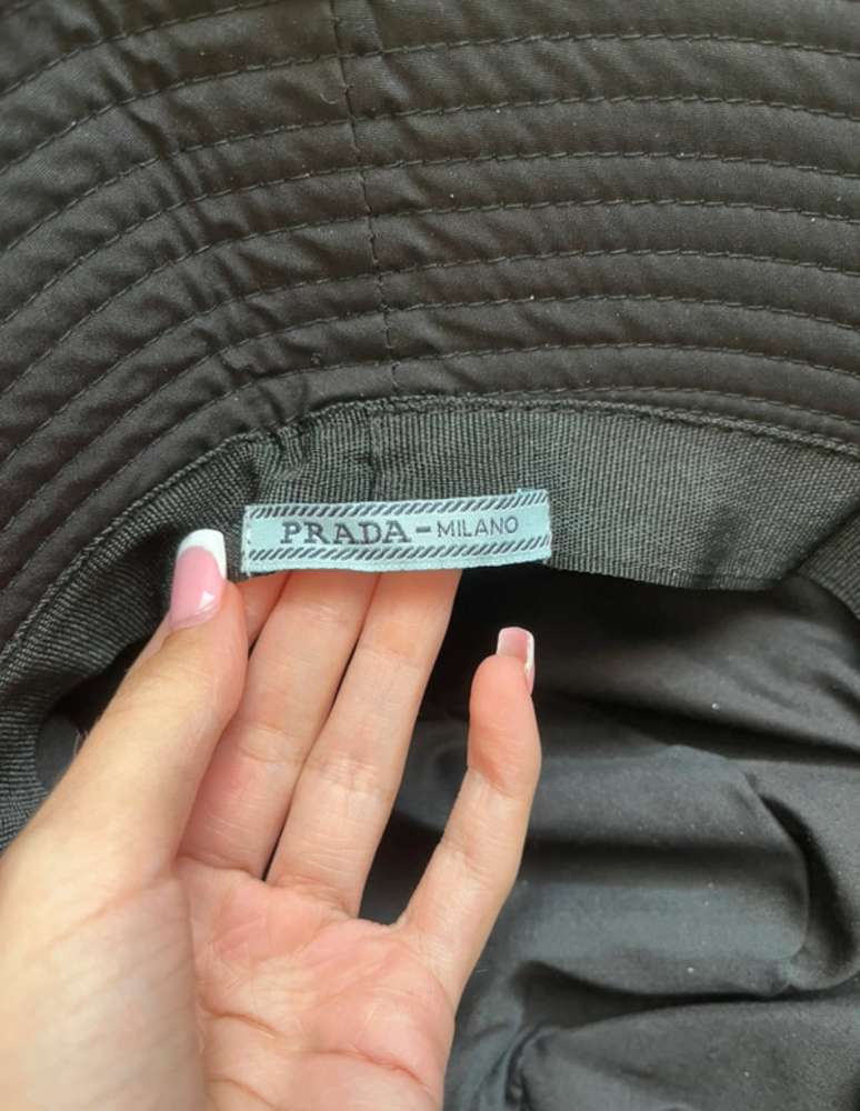 Prada klobúk