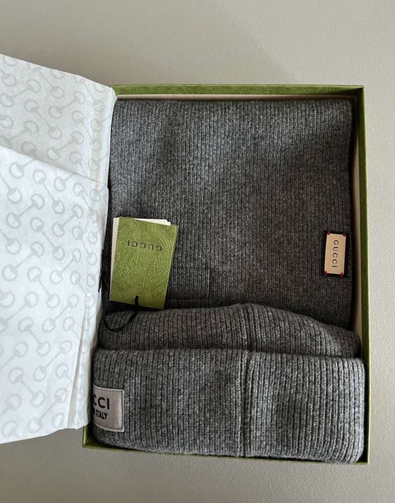Gucci set- čiapka a šál