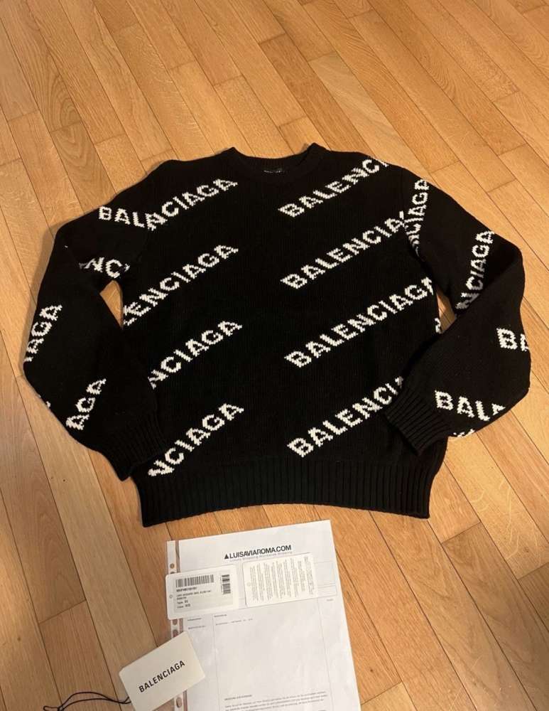 Balenciaga sveter