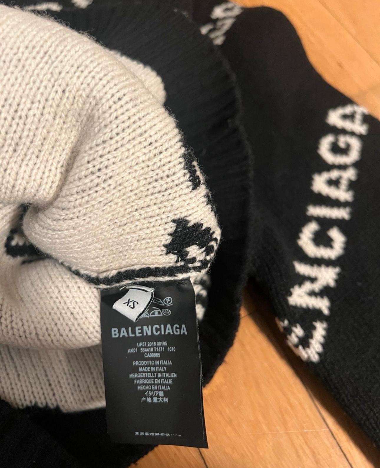 Balenciaga sveter