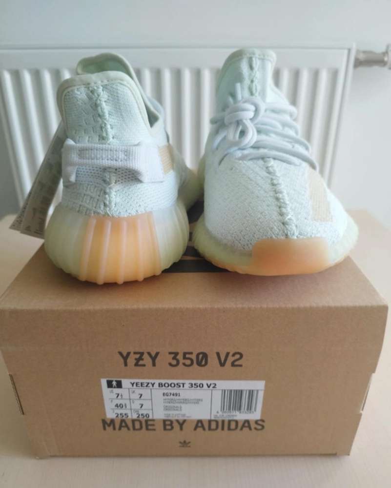 Adidas Yeezy 350 hyperspace