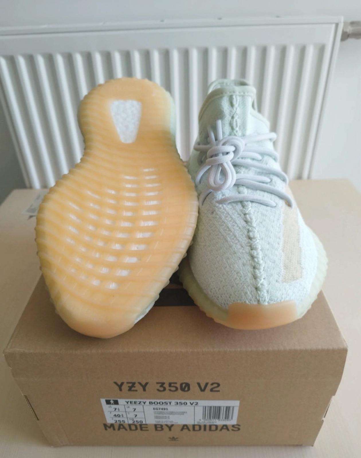 Adidas Yeezy 350 hyperspace