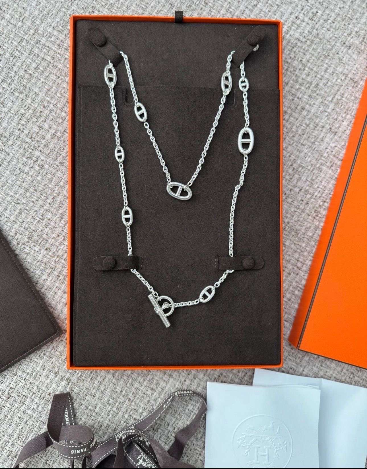 Hermes Farandole nahrdelnik