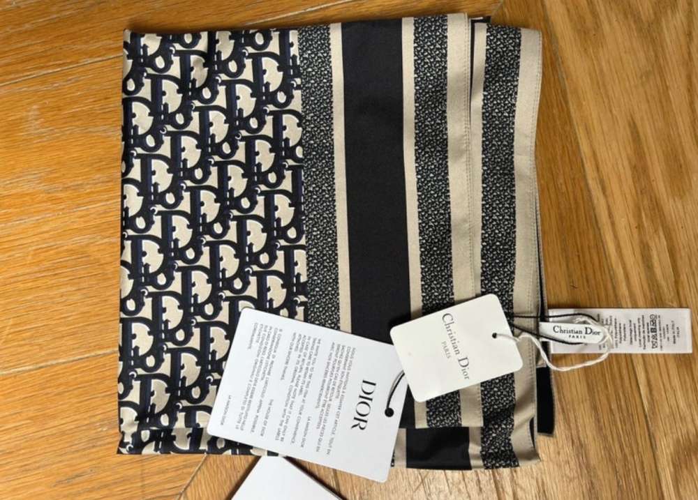 Dior šatka
